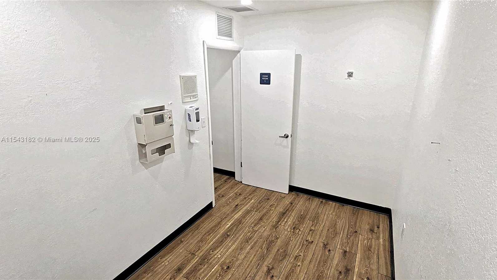 Small Image of 7050 TAFT ST, Hollywood Number 50