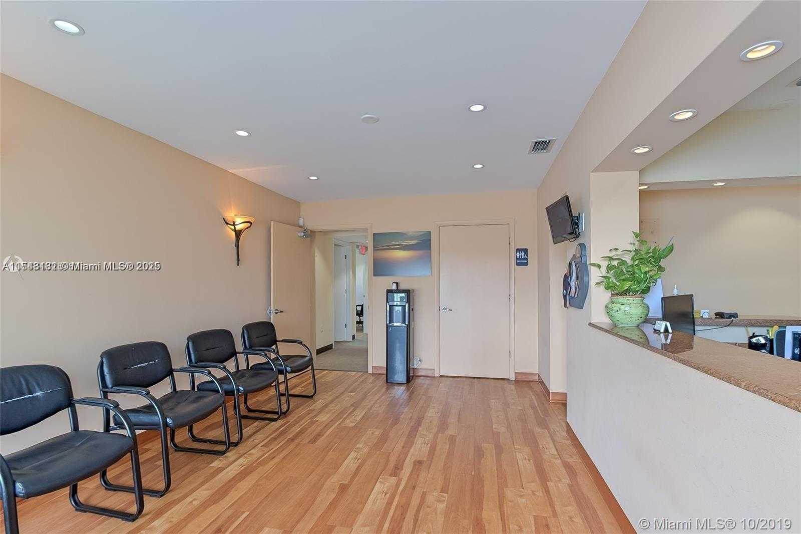 Small Image of 7050 TAFT ST, Hollywood Number 7