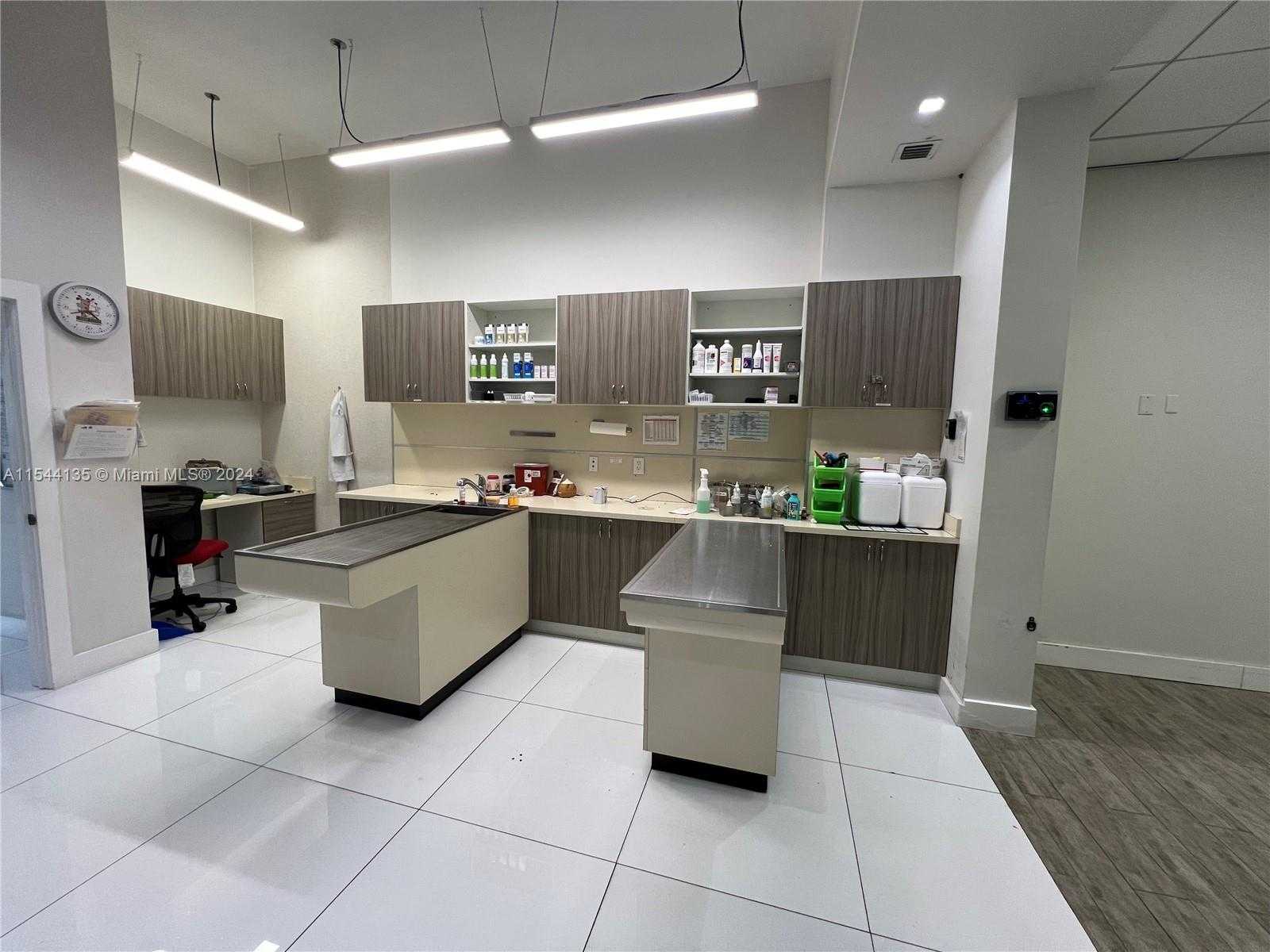 Small Image of 9690 #Bay 2, Doral Number 6