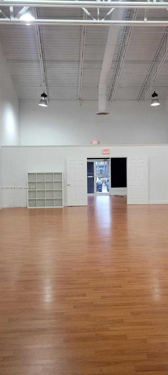 Small Image of 2600 NW 87th Ave, Doral, FL 33172, USA Number 2