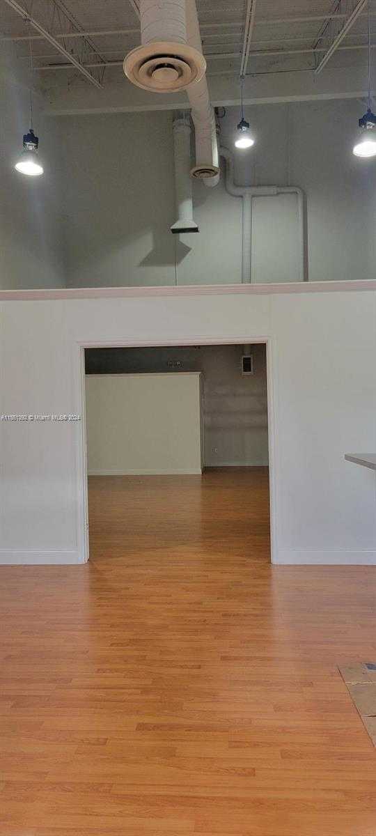 Small Image of 2600 NW 87th Ave, Doral, FL 33172, USA Number 4