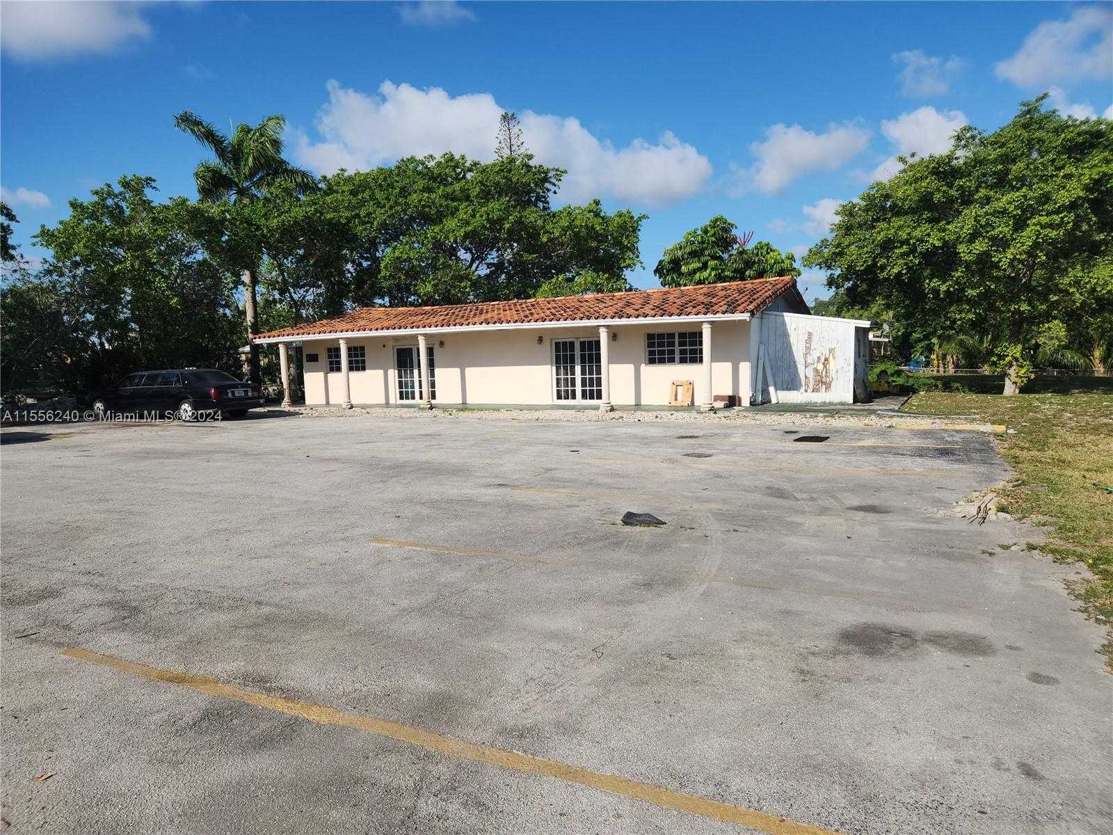 Small Image of 14300 WEST DIXIE HWY, North Miami Number 11