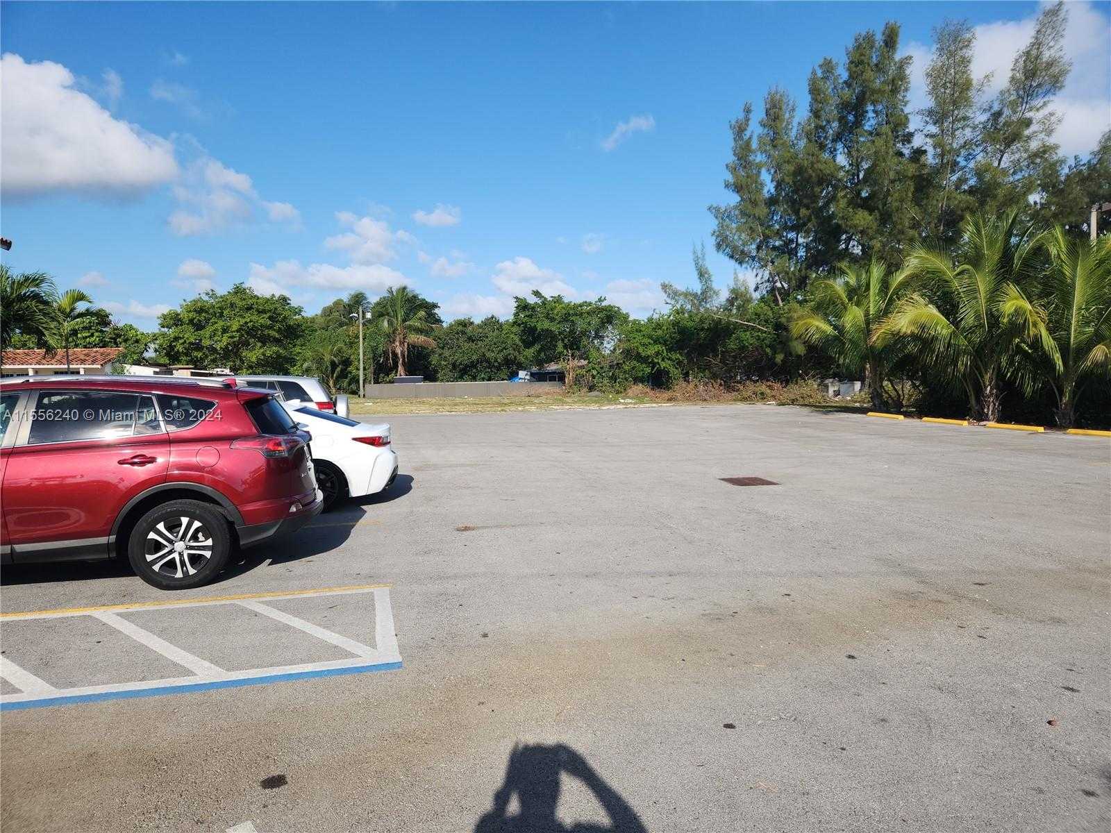 Small Image of 14300 WEST DIXIE HWY, North Miami Number 13