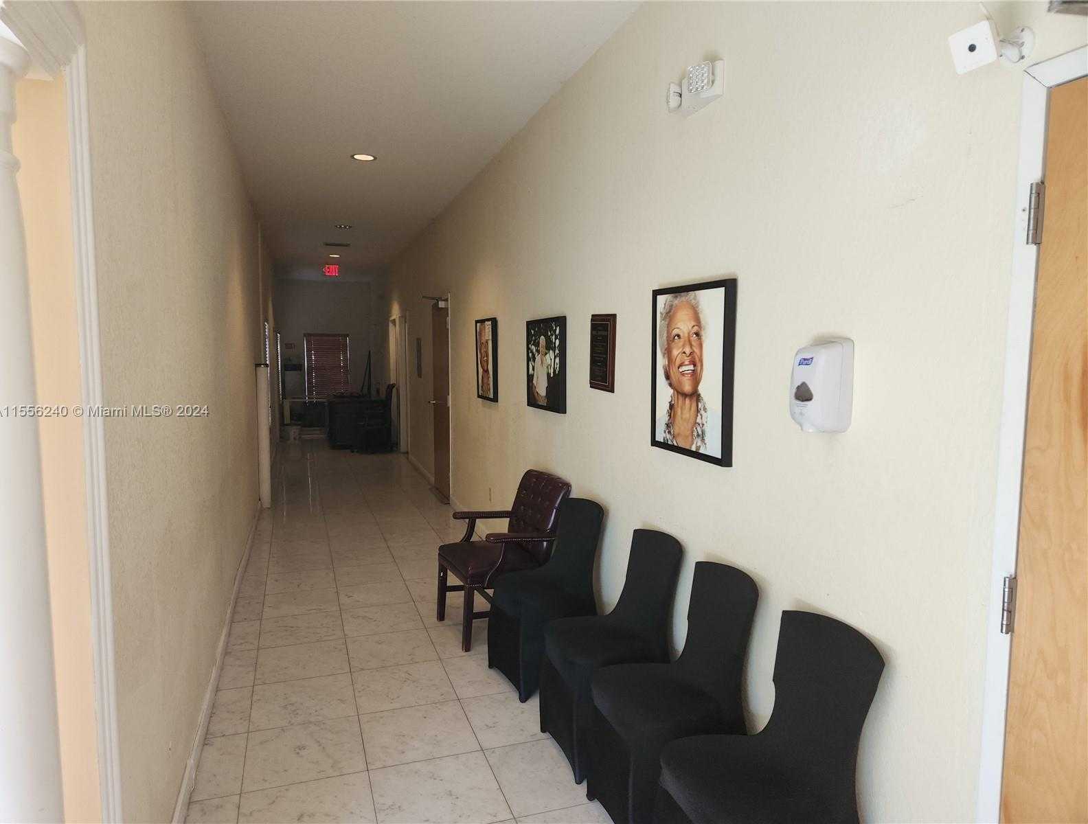Small Image of 14300 WEST DIXIE HWY, North Miami Number 5