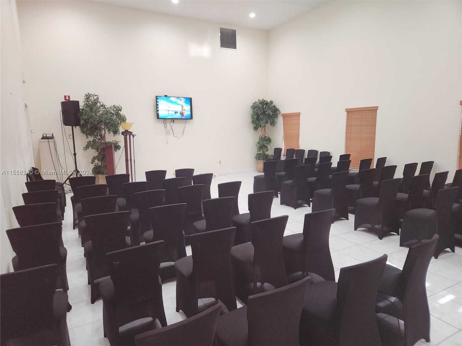 Small Image of 14300 WEST DIXIE HWY, North Miami Number 7