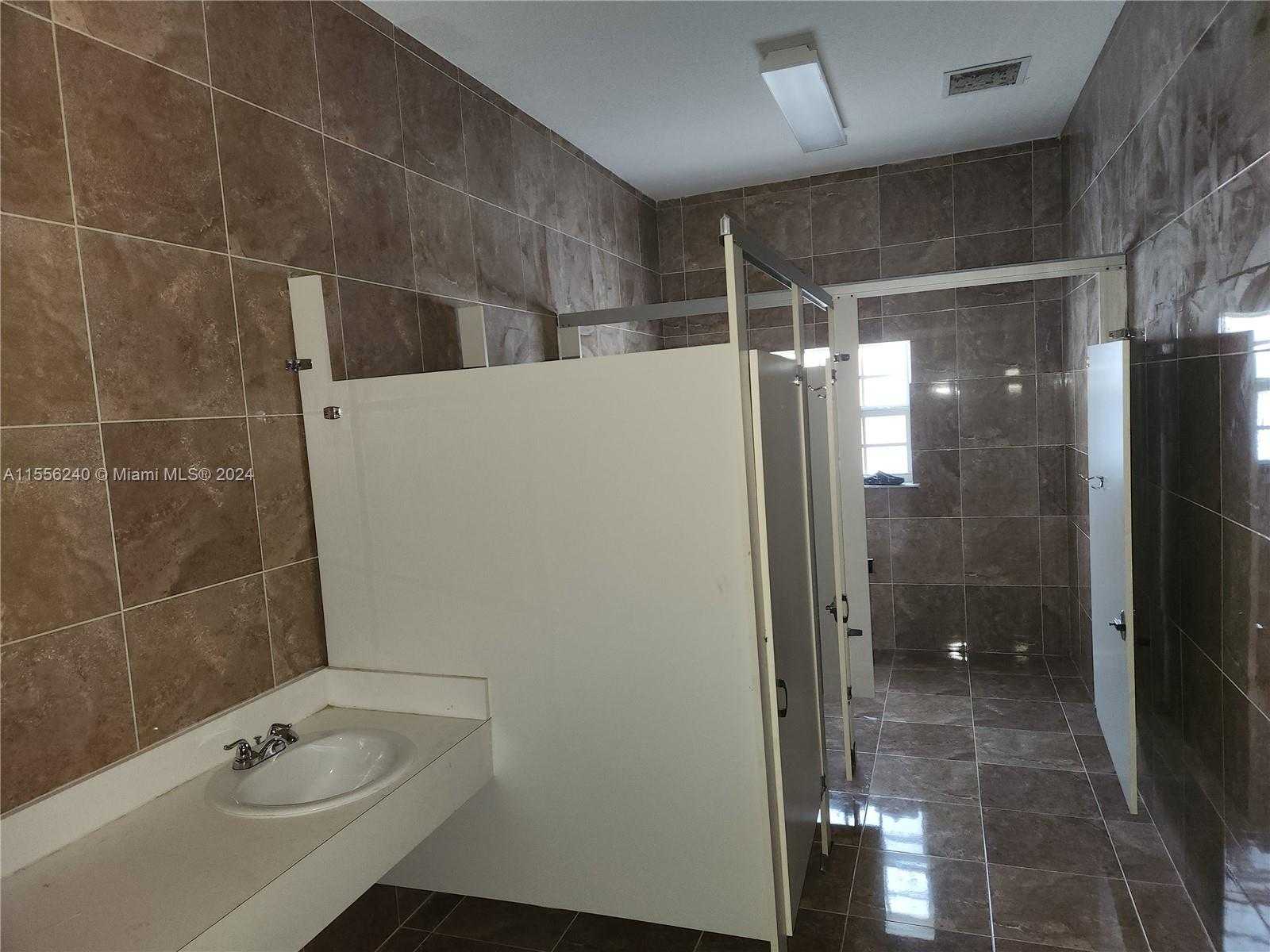 Small Image of 14300 WEST DIXIE HWY, North Miami Number 8