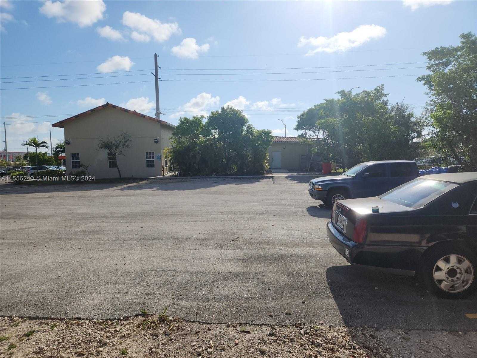 Small Image of 14300 WEST DIXIE HWY, North Miami Number 9