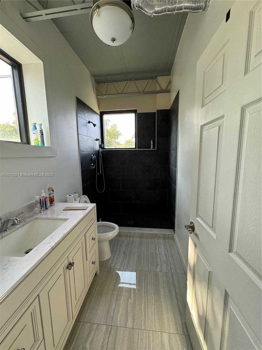 Small Image of 2216 NORTH 20TH AVE, Hollywood Number 12