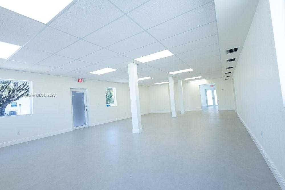 Small Image of 5232 PEMBROKE RD, West Park Number 11