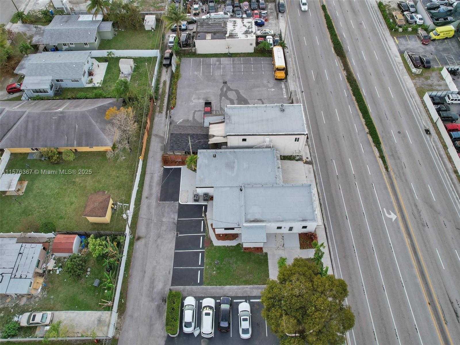 Small Image of 5232 PEMBROKE RD, West Park Number 15