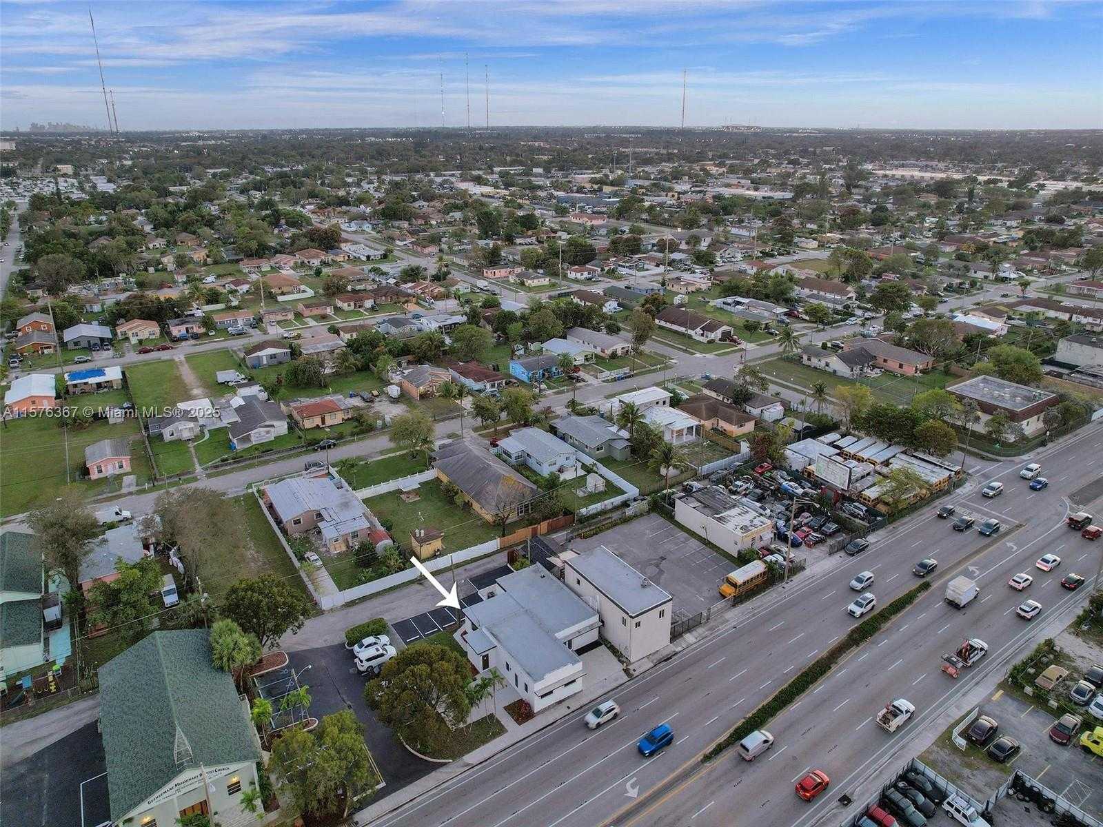 Small Image of 5232 PEMBROKE RD, West Park Number 17
