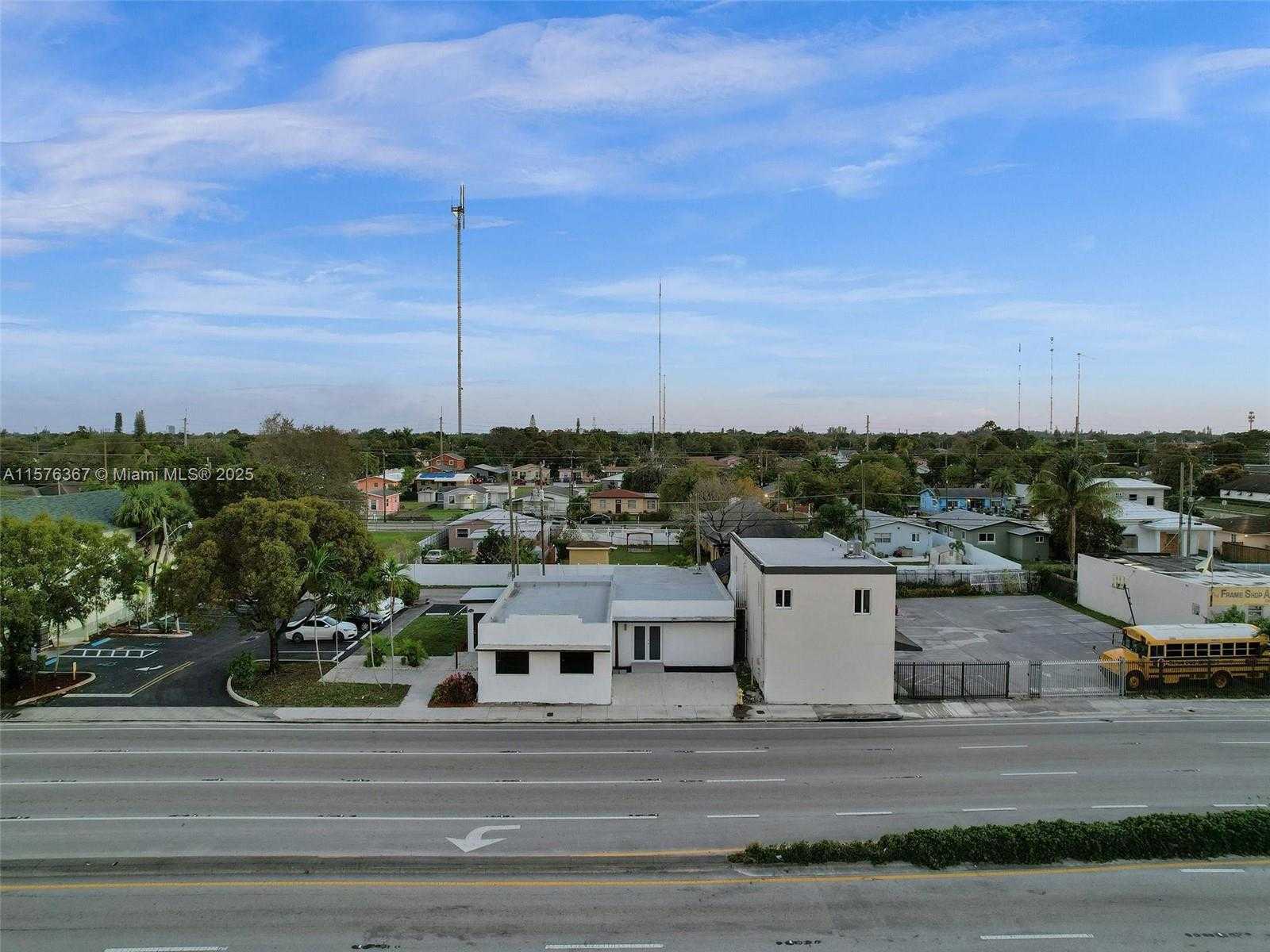 Small Image of 5232 PEMBROKE RD, West Park Number 19