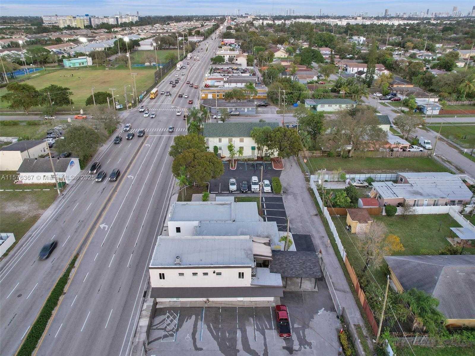 Small Image of 5232 PEMBROKE RD, West Park Number 21