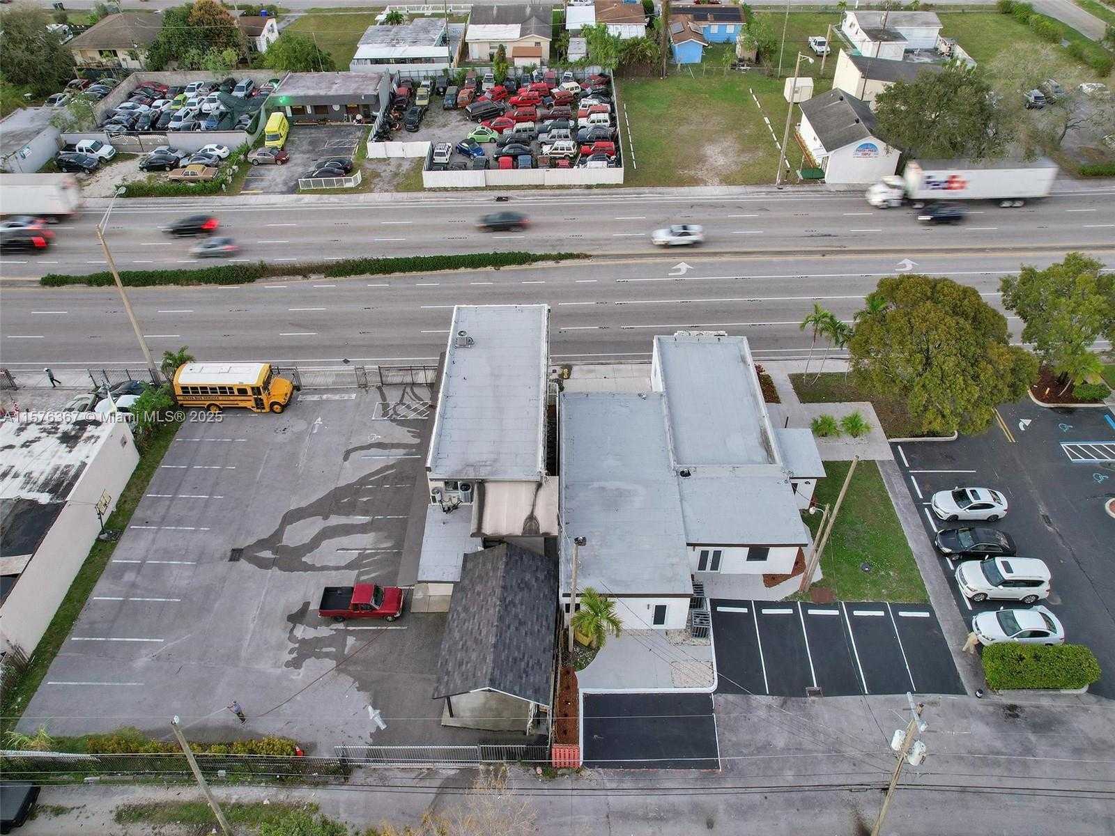 Small Image of 5232 PEMBROKE RD, West Park Number 22