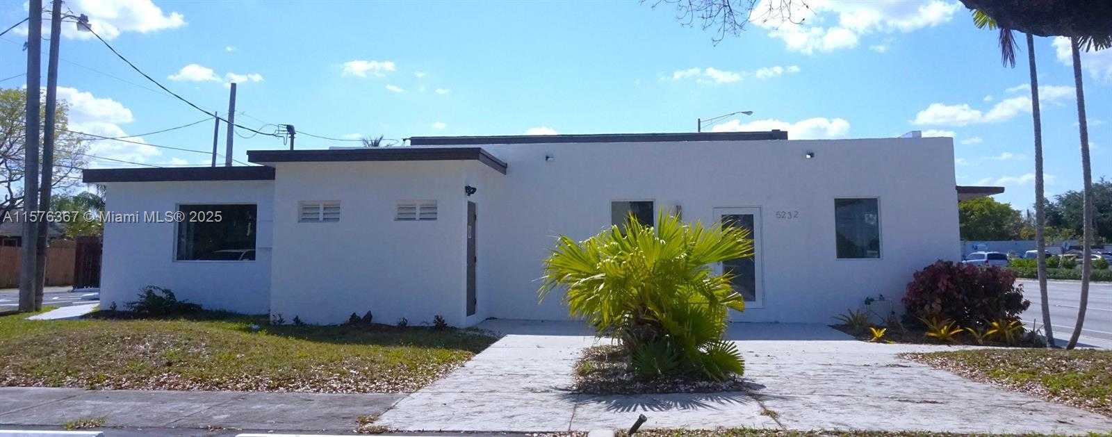 Small Image of 5232 PEMBROKE RD, West Park Number 7
