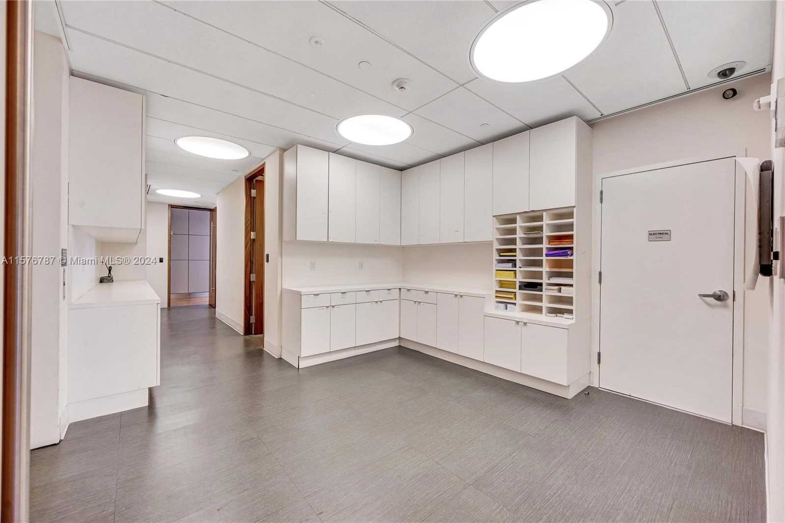 Small Image of 2020 PONCE DE LEON BLVD #PH-A1, Coral Gables Number 32
