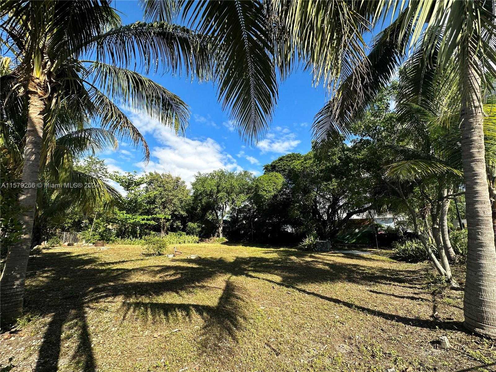 Small Image of 5804 NORTH EAST 2ND AVE, Miami Number 4