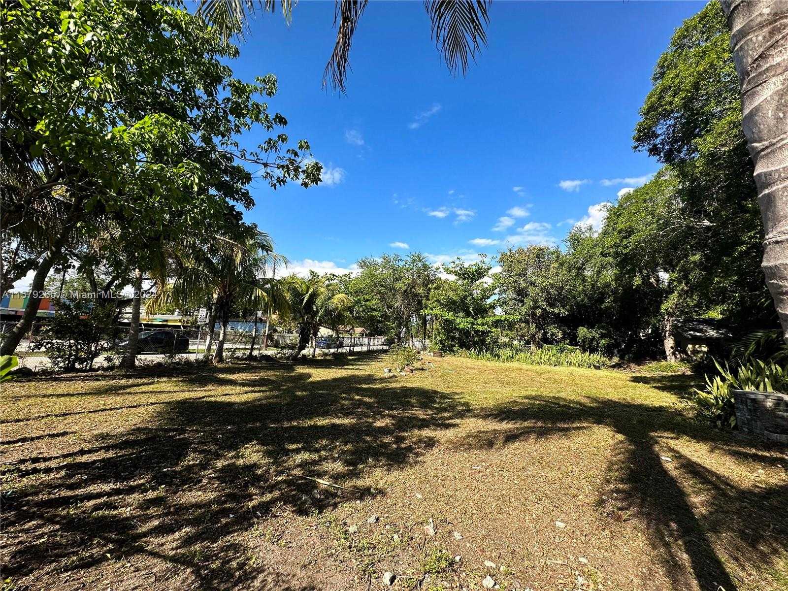 Small Image of 5804 NORTH EAST 2ND AVE, Miami Number 6