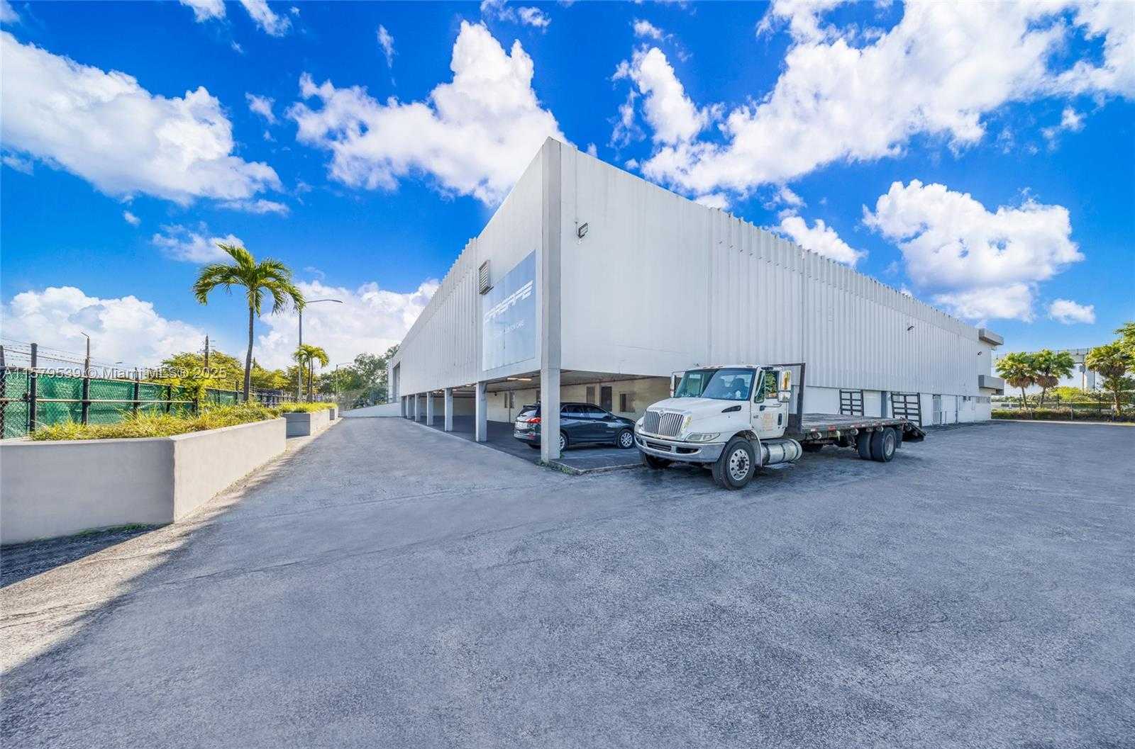 Small Image of 3480 NORTH WEST 41ST STREET, Miami Number 4