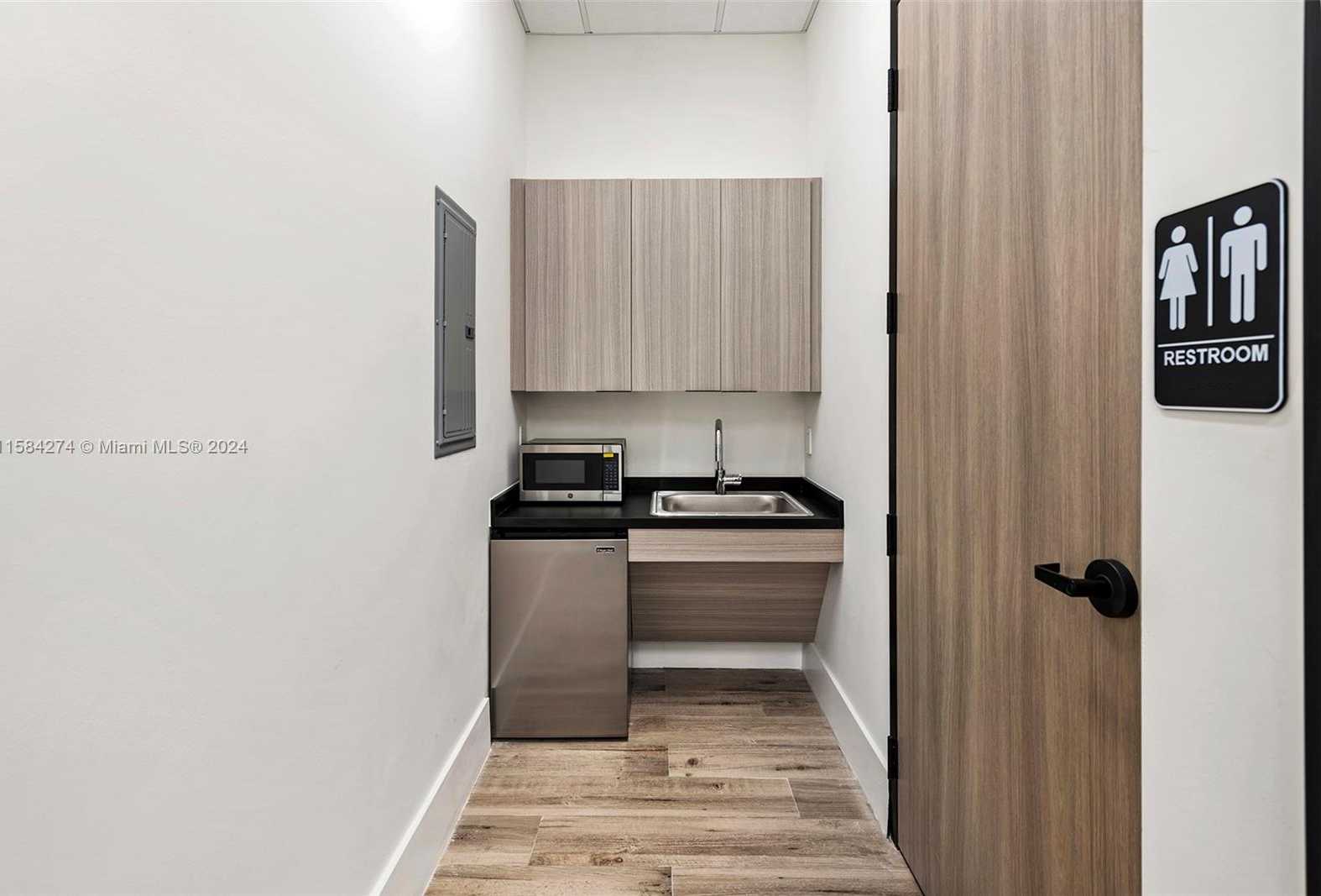 Small Image of 1930 NORTH 30TH ROAD #Suite 6, Hollywood Number 10