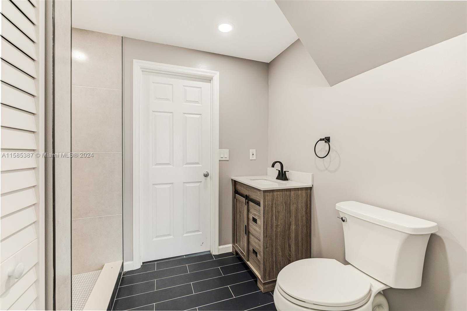 Small Image of 1911 DANA DR, Fort Myers Number 10