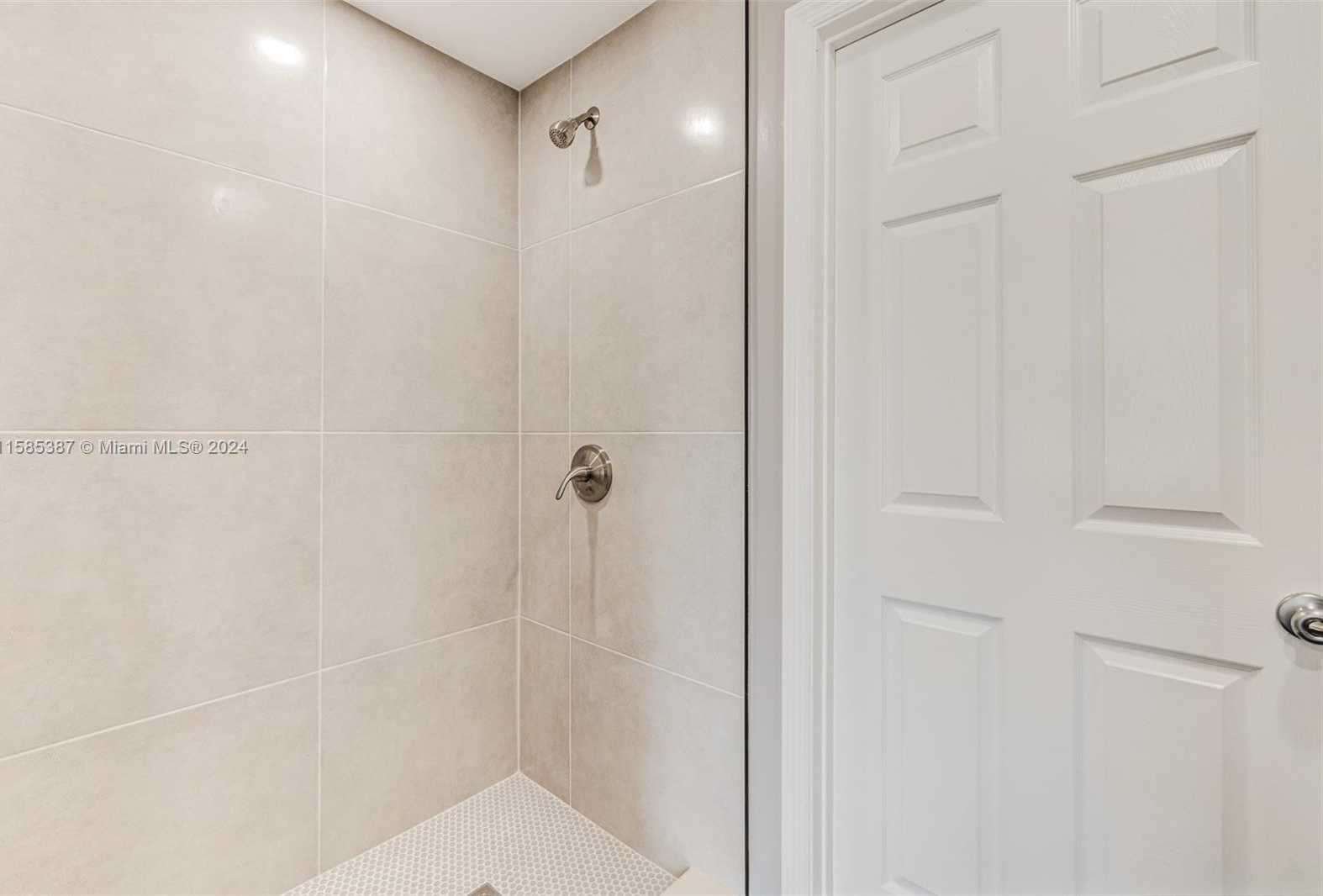 Small Image of 1911 DANA DR, Fort Myers Number 11