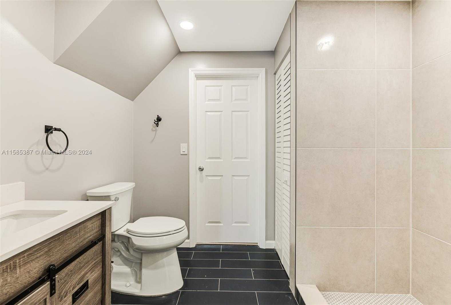 Small Image of 1911 DANA DR, Fort Myers Number 12