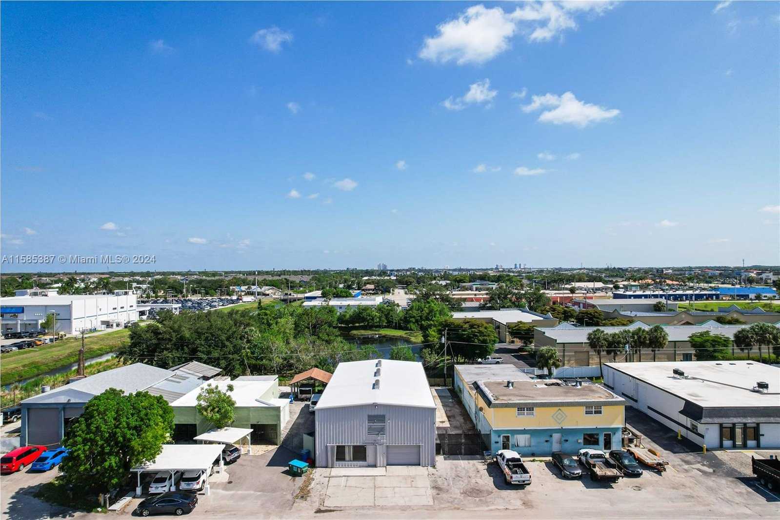 Small Image of 1911 DANA DR, Fort Myers Number 39
