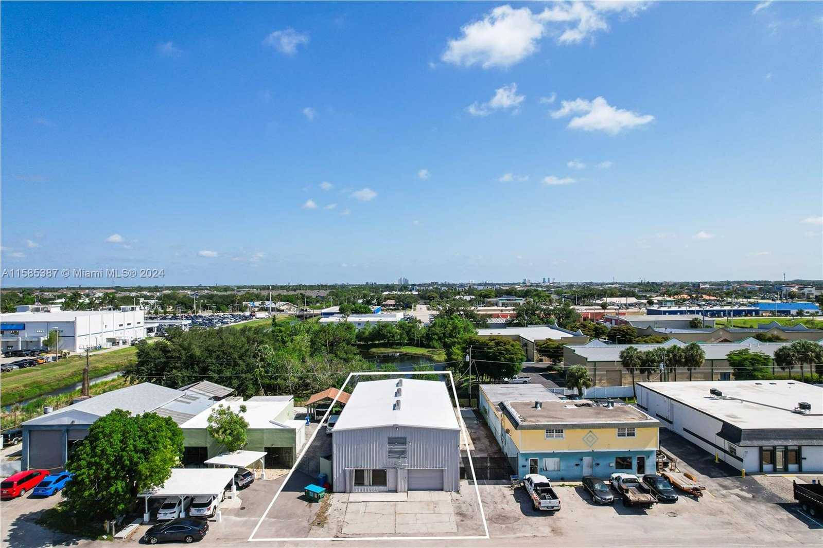 Small Image of 1911 DANA DR, Fort Myers Number 40