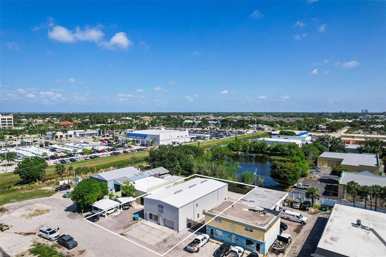 Small Image of 1911 DANA DR, Fort Myers Number 42