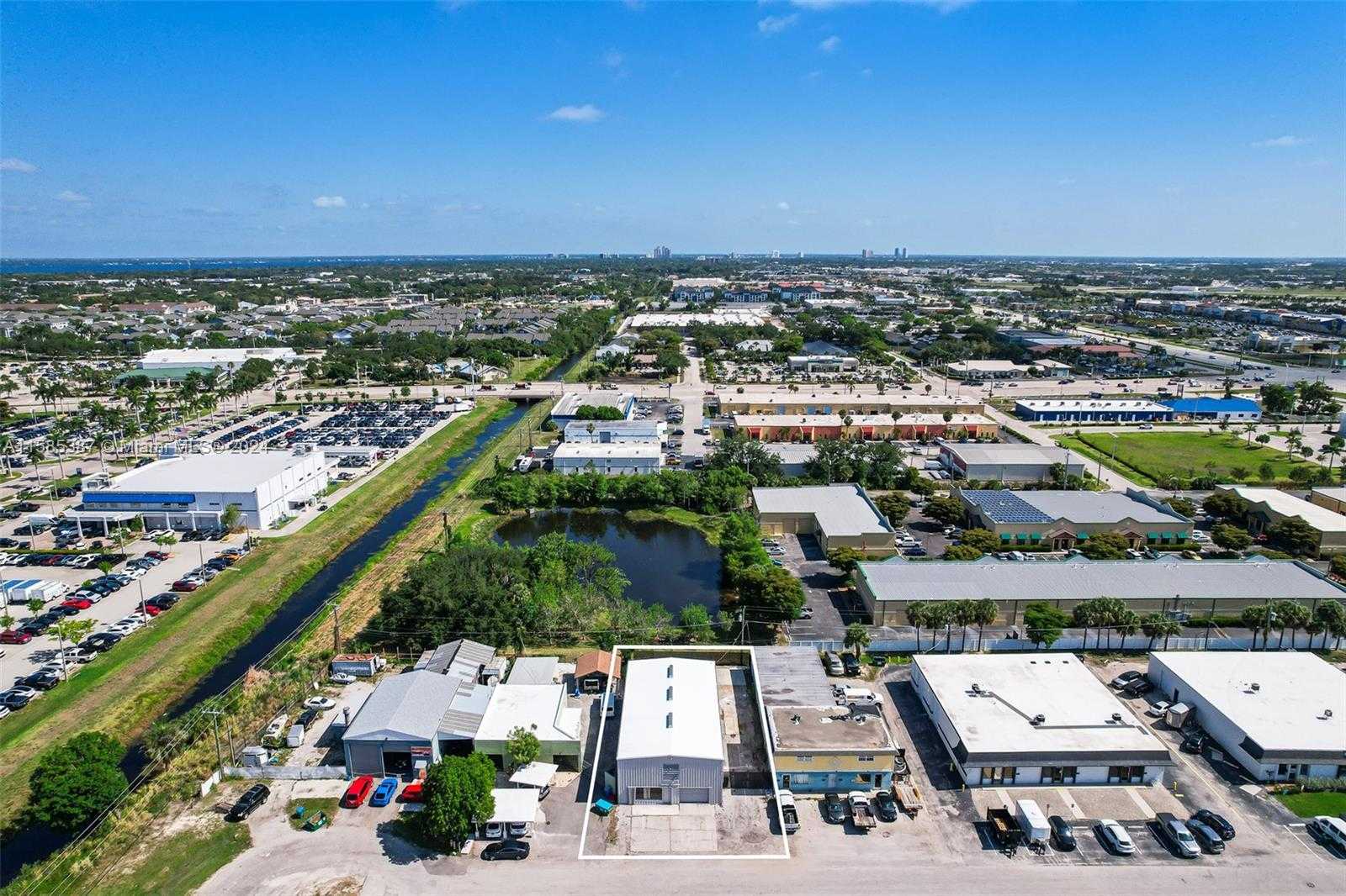 Small Image of 1911 DANA DR, Fort Myers Number 56