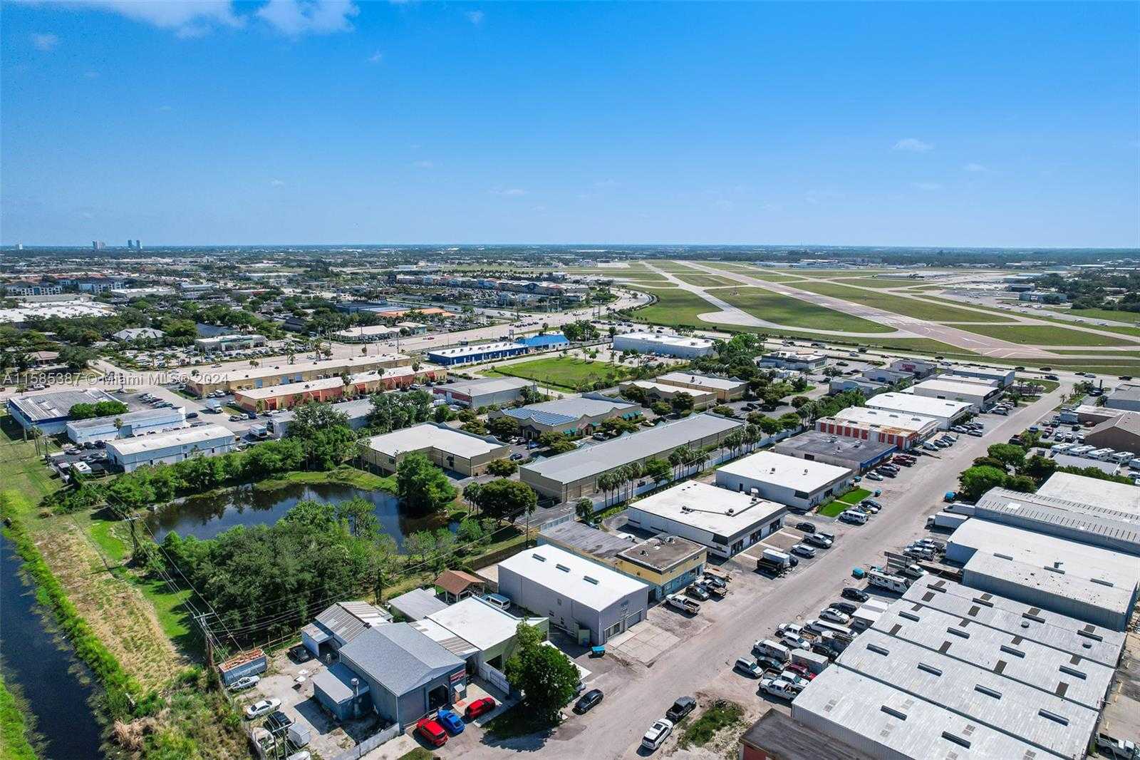 Small Image of 1911 DANA DR, Fort Myers Number 57