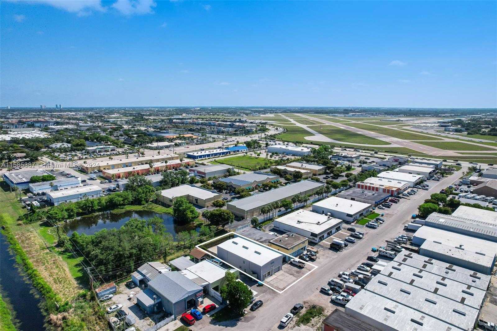 Small Image of 1911 DANA DR, Fort Myers Number 58