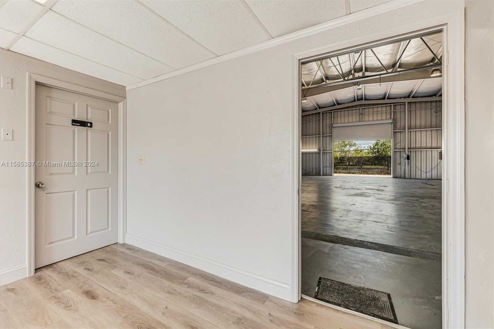 Small Image of 1911 DANA DR, Fort Myers Number 6
