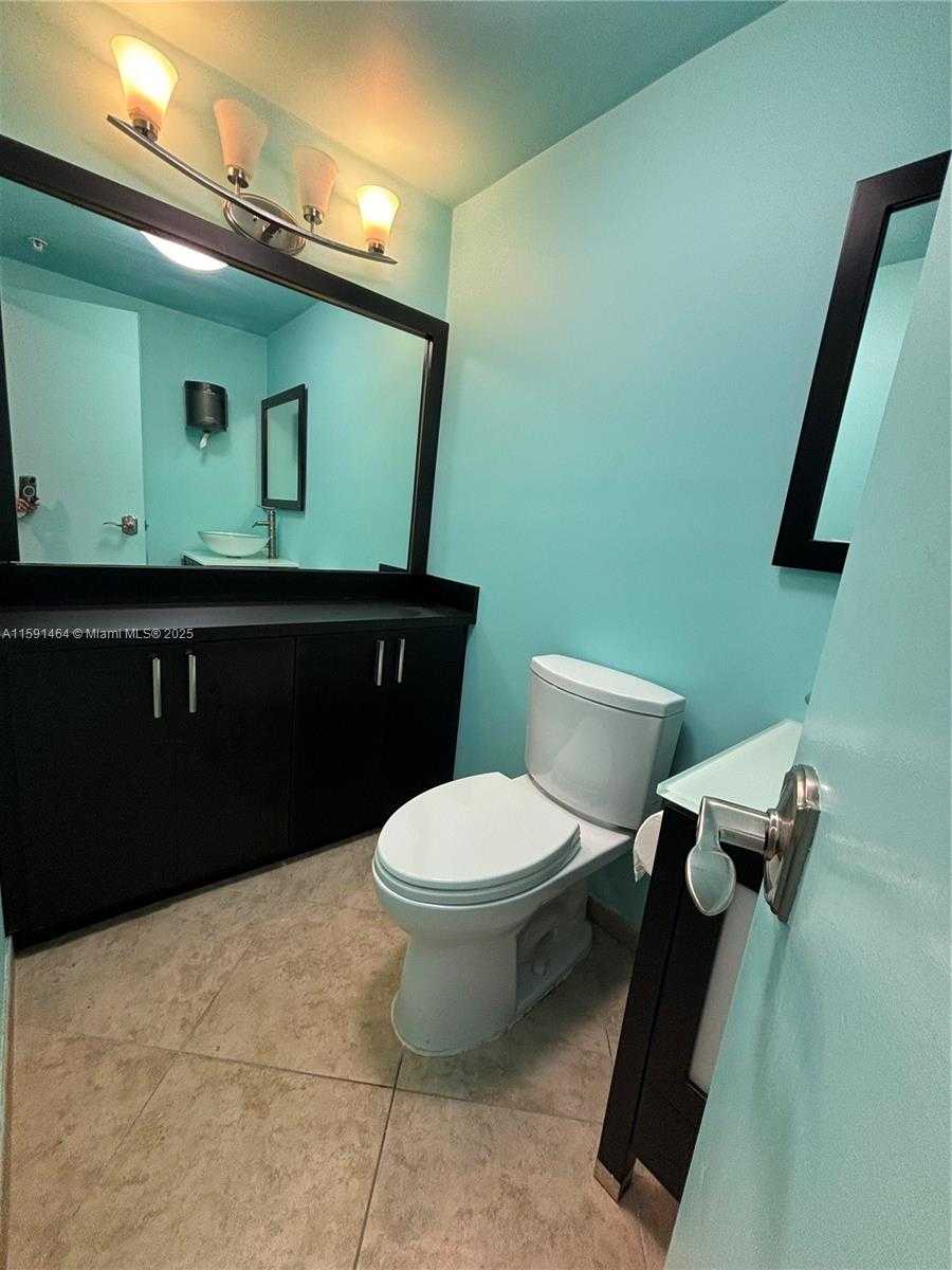 Small Image of 1720 HARRISON ST #8C, Hollywood Number 9