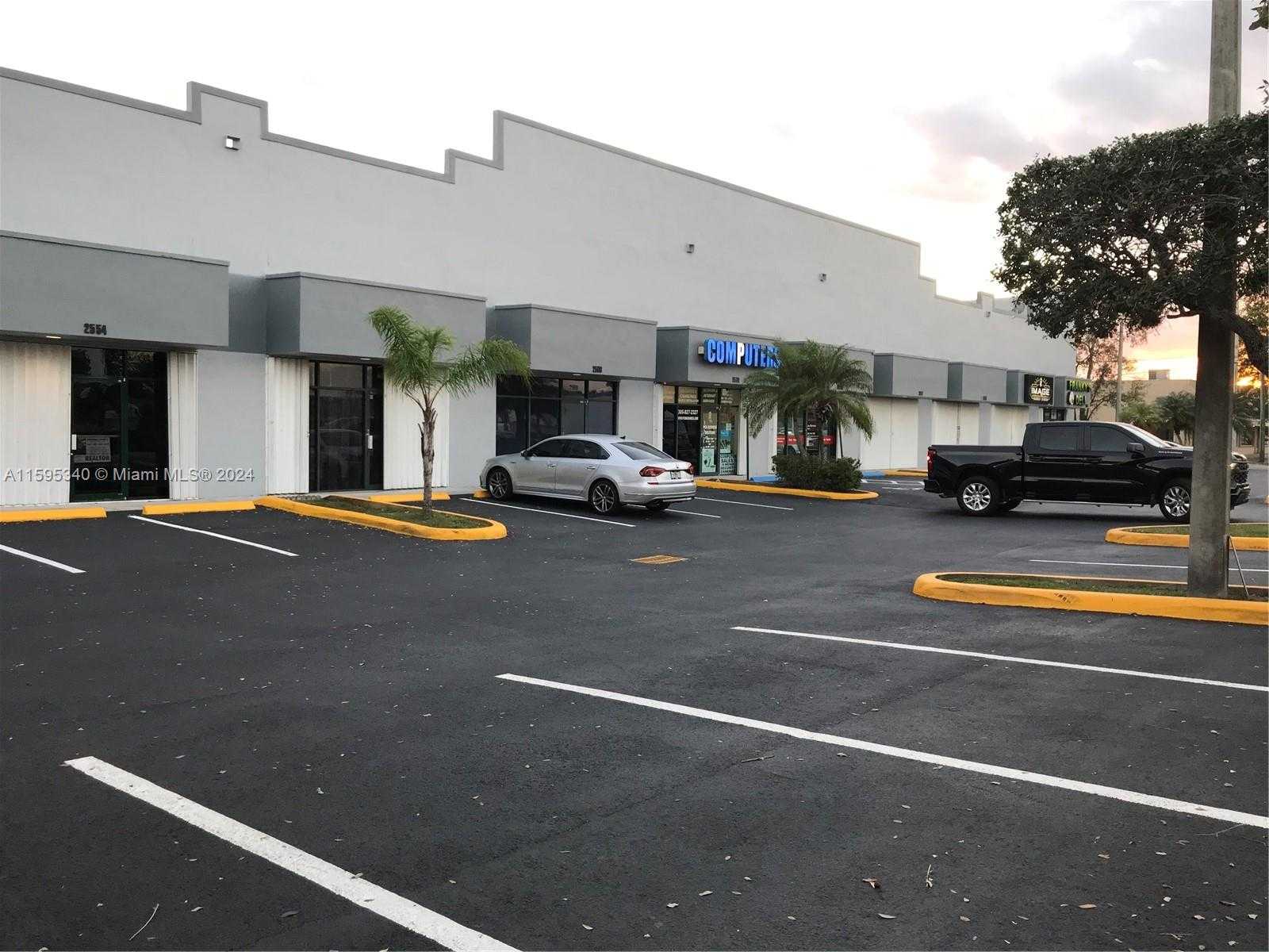 Small Image of 2562 W 84th St, Hialeah, FL 33016, USA Number 2