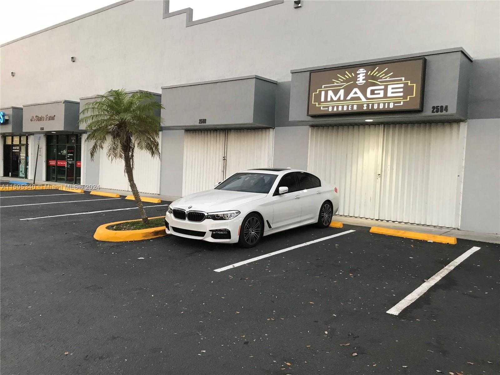 Small Image of 2562 W 84th St, Hialeah, FL 33016, USA Number 3