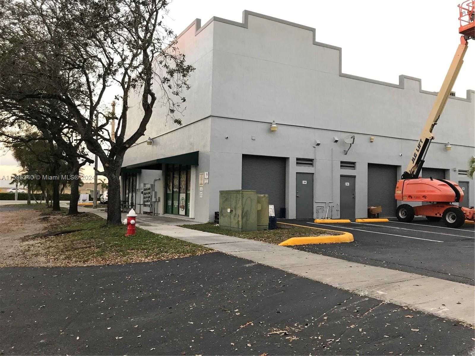 Small Image of 2562 W 84th St, Hialeah, FL 33016, USA Number 4