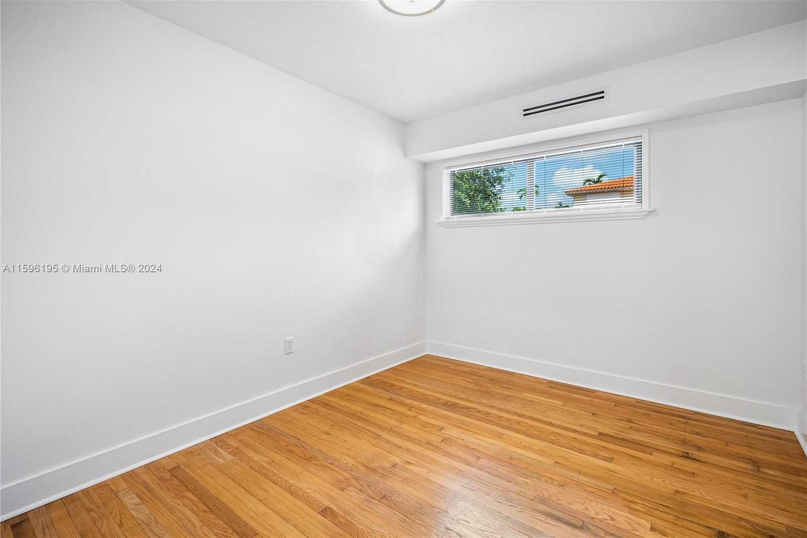 Imagen de Pequeño Objeto