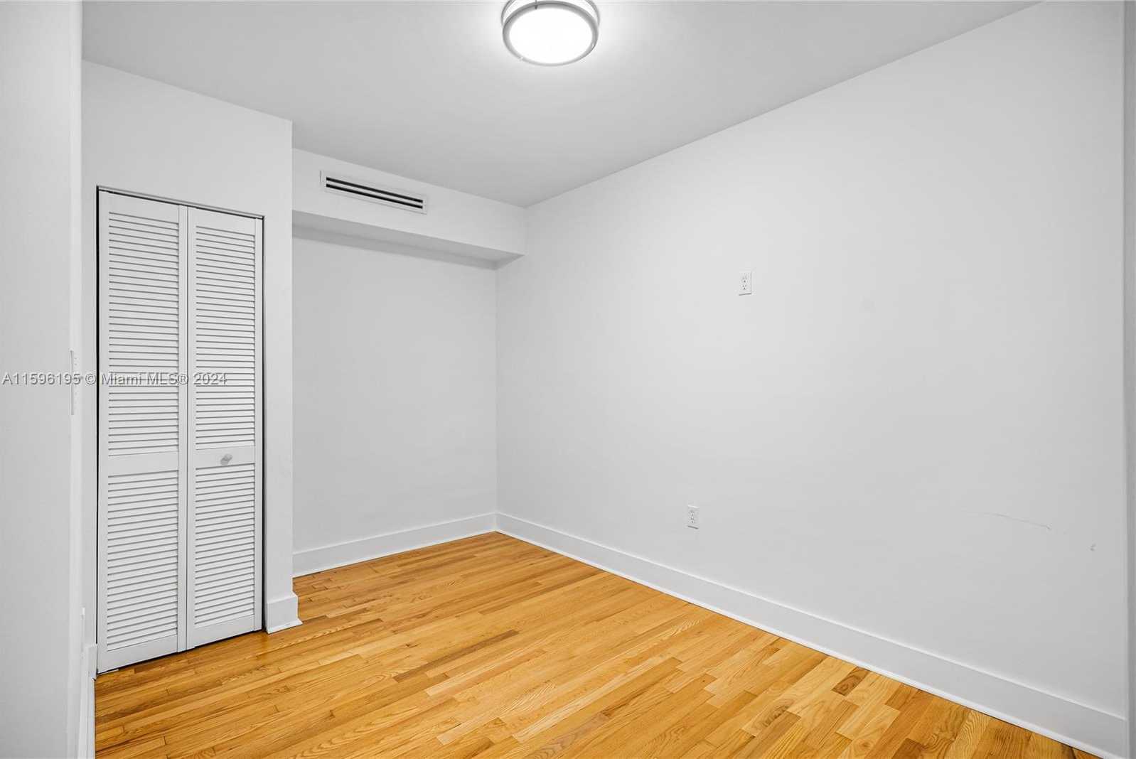 Imagen de Pequeño Objeto