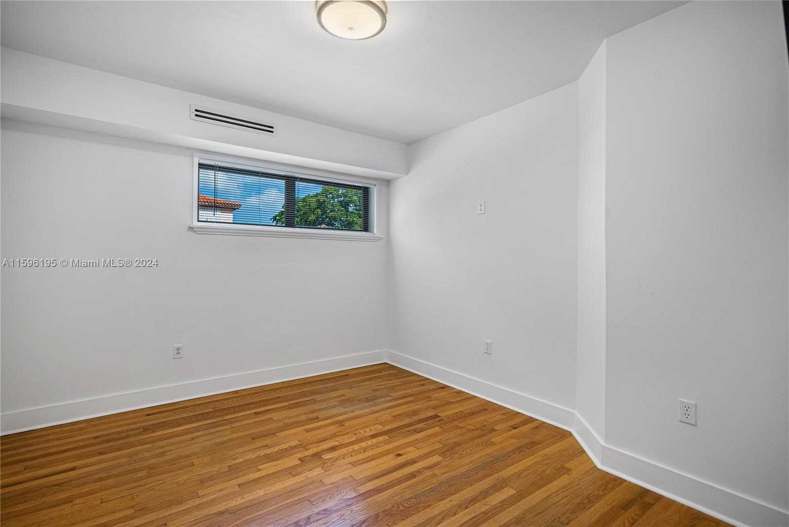 Imagen de Pequeño Objeto