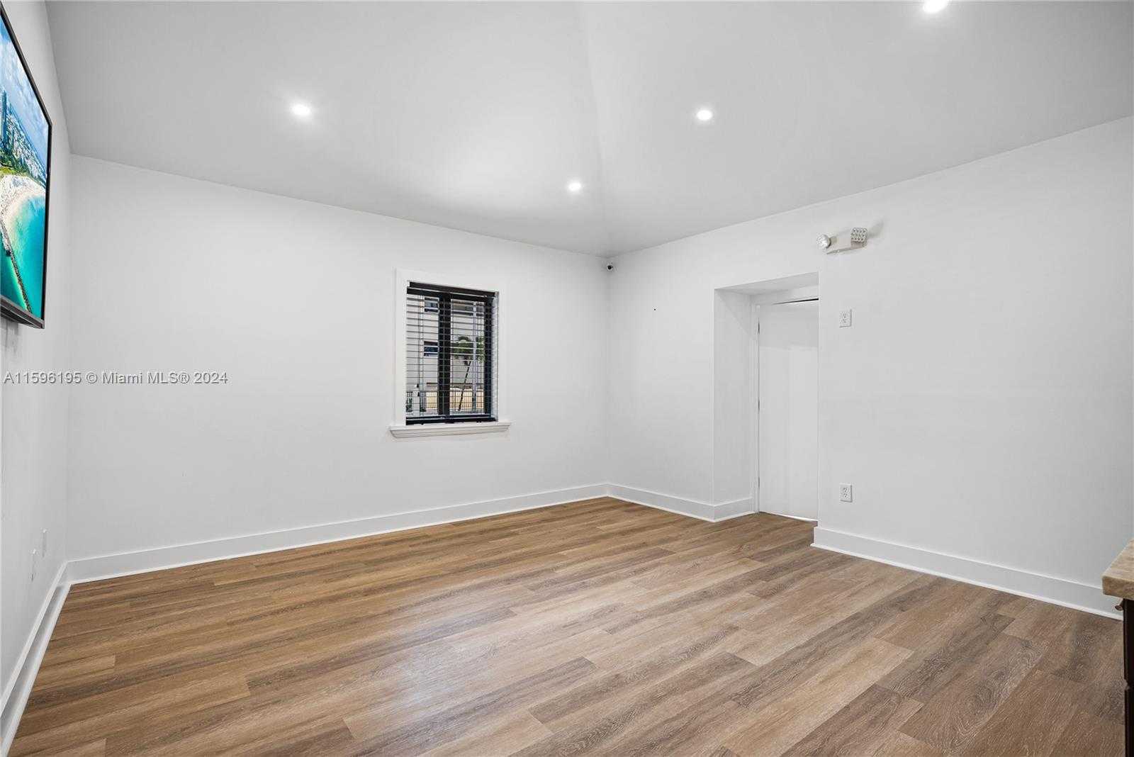 Imagen de Pequeño Objeto