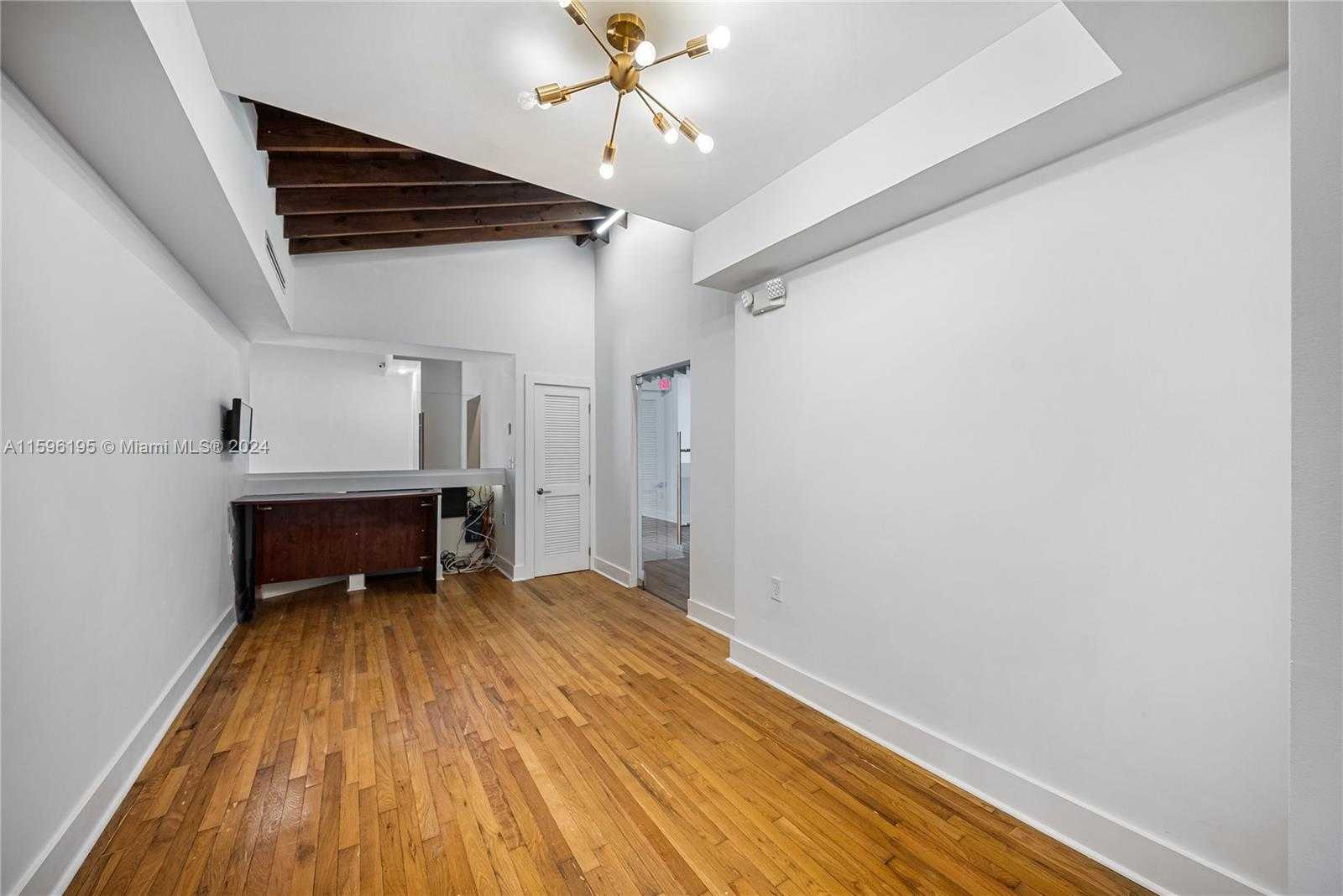 Imagen de Pequeño Objeto