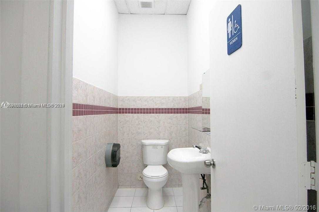 Small Image of 13499 BISCAYNE BLVD #CU105, North Miami Number 11