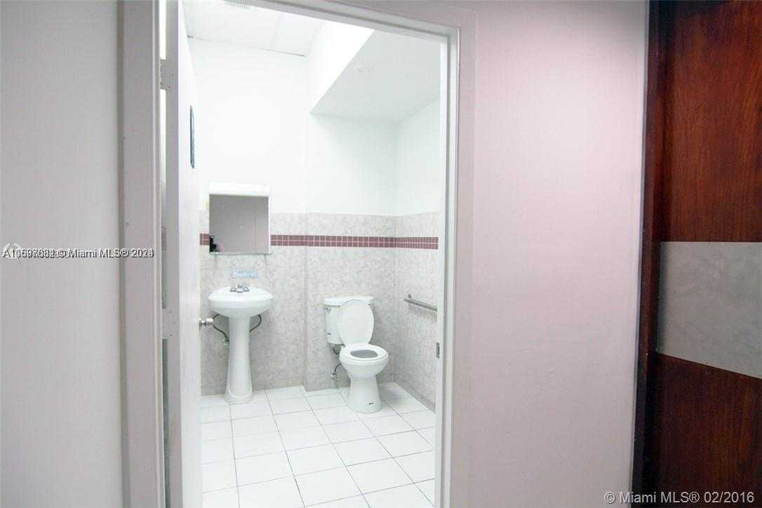 Small Image of 13499 BISCAYNE BLVD #CU105, North Miami Number 9