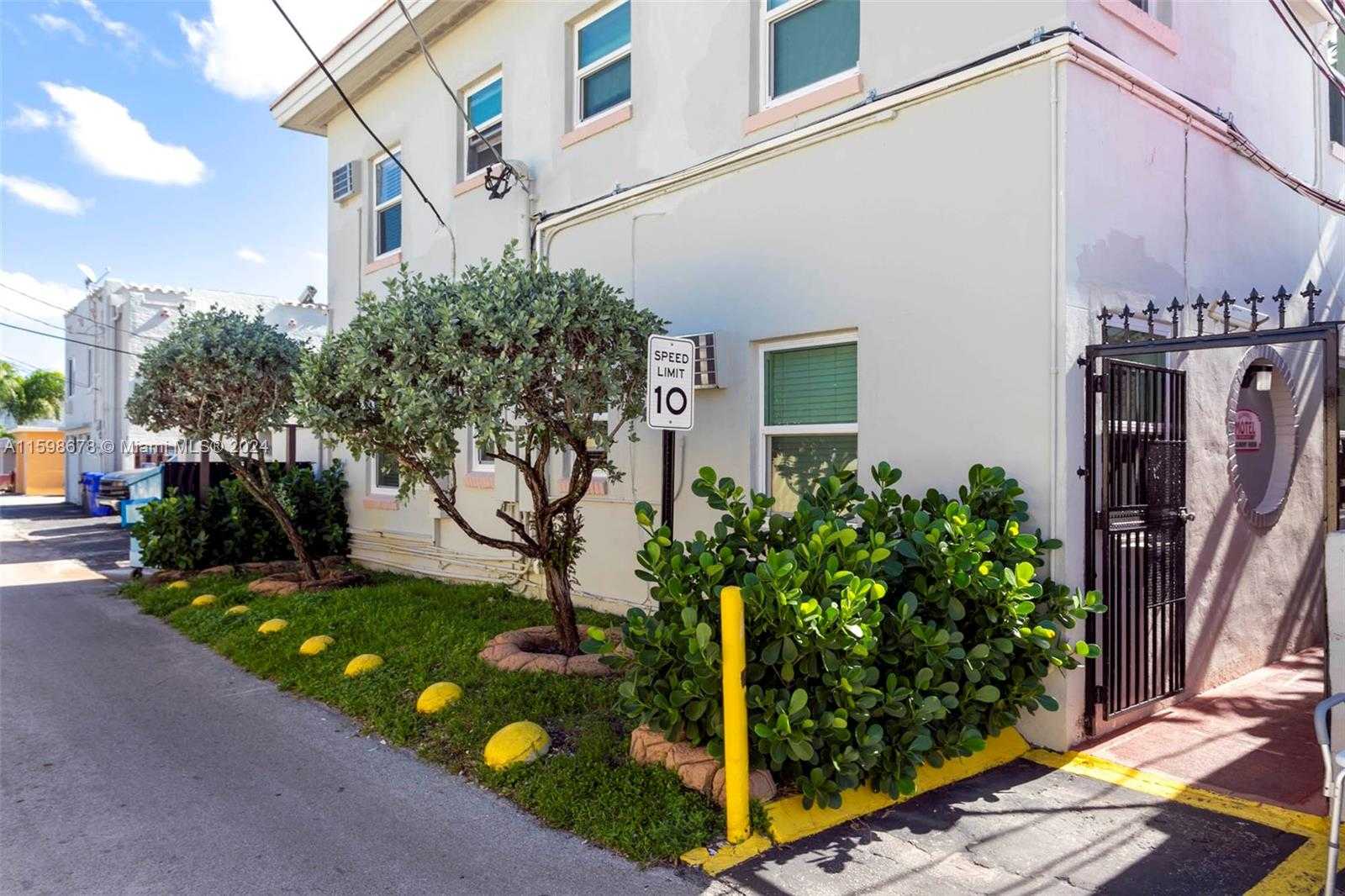 Small Image of 1219 SOUTH FEDERAL HWY, Hollywood Number 21