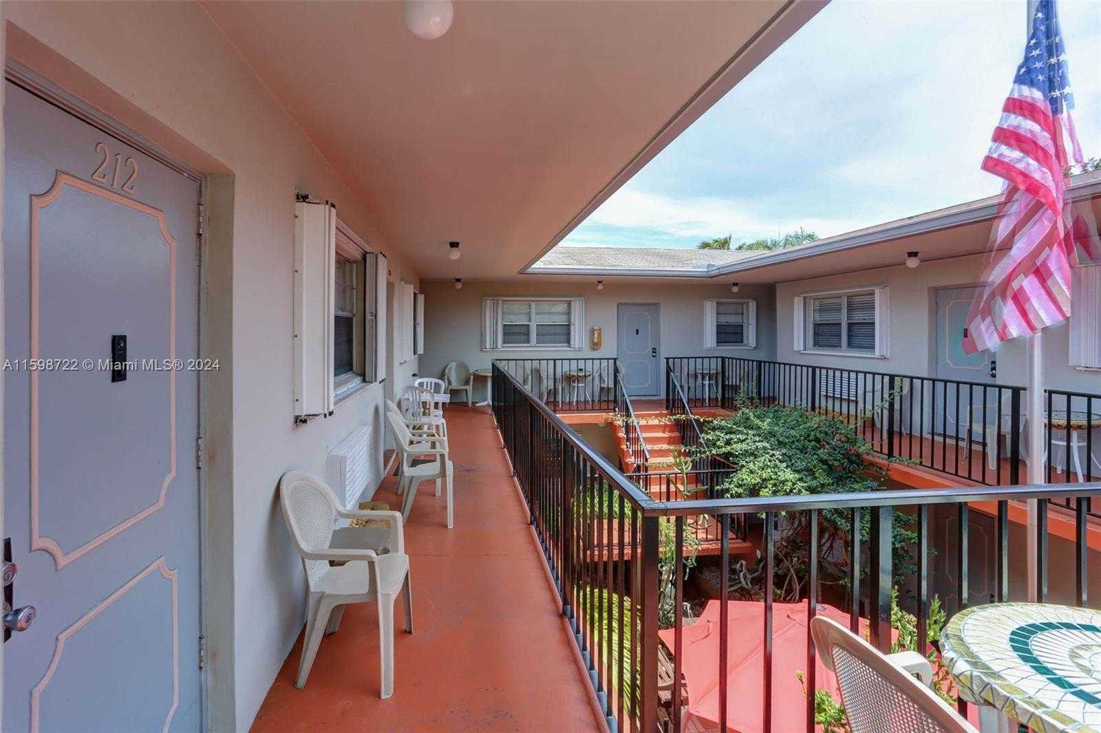 Small Image of 1770 PLUNKETT ST #201, Hollywood Number 11