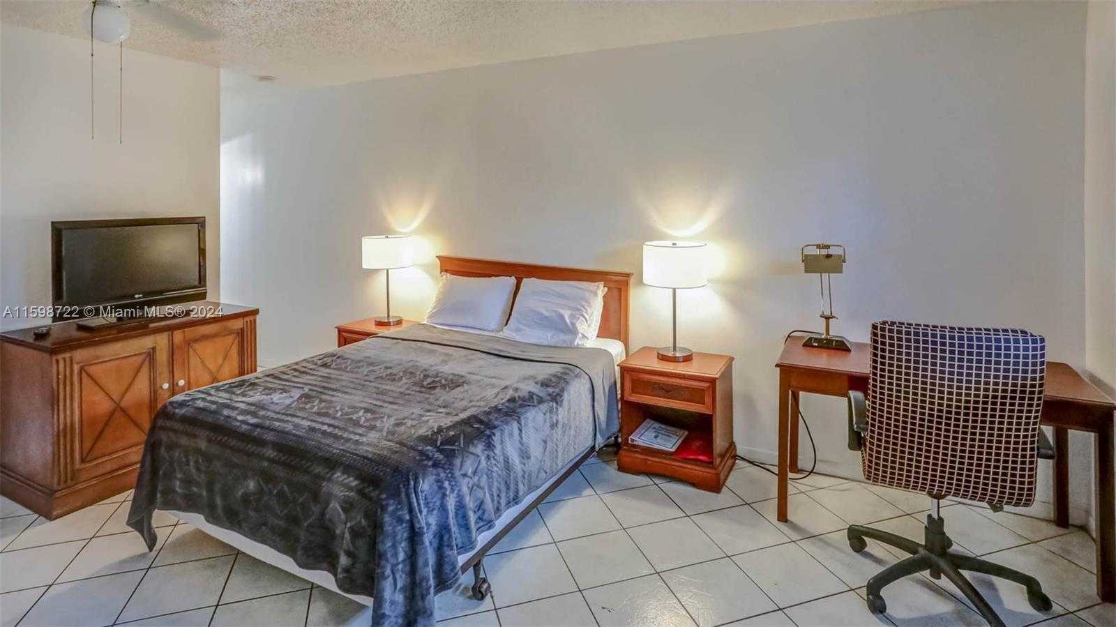 Small Image of 1770 PLUNKETT ST #201, Hollywood Number 12