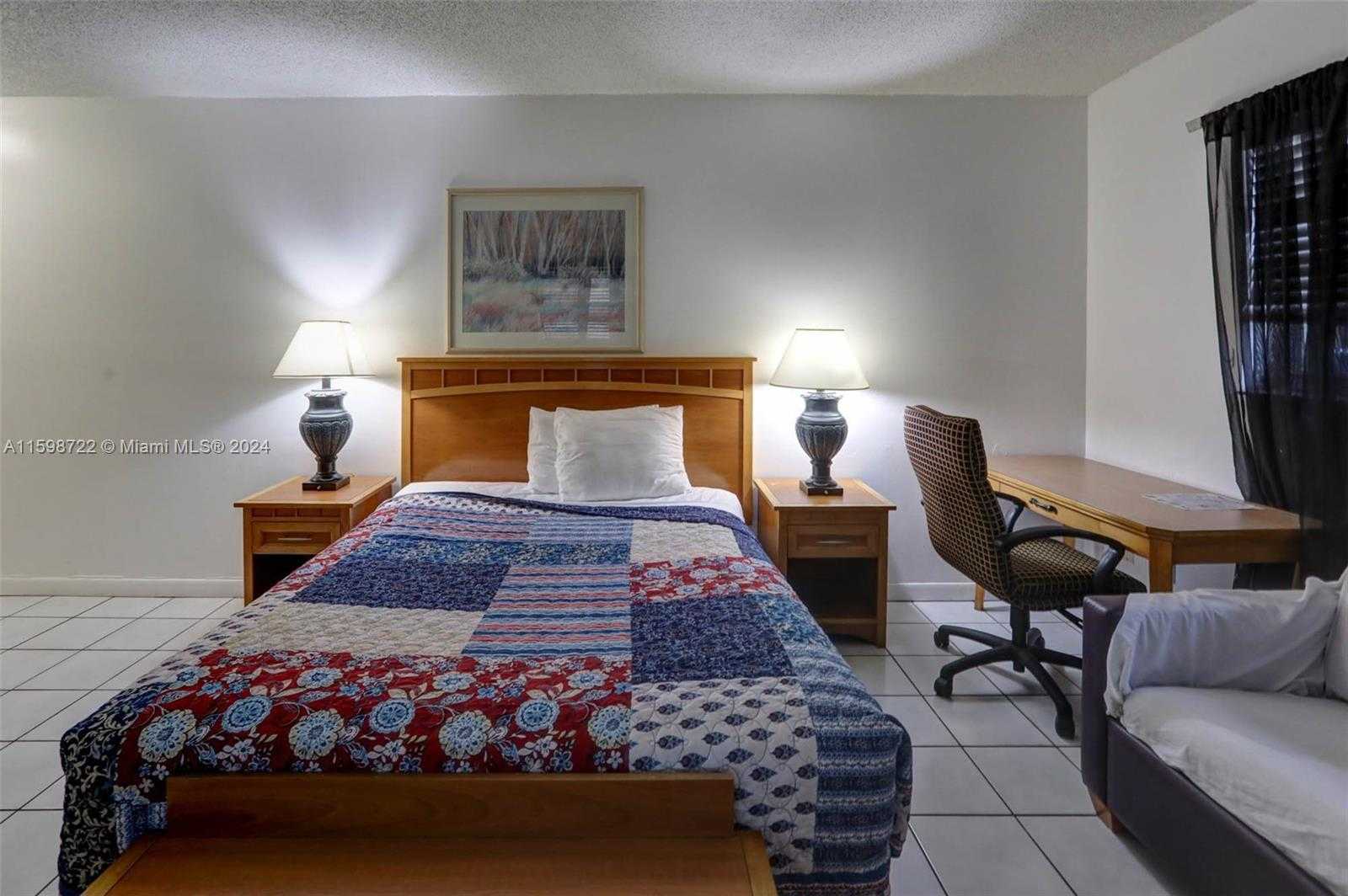 Small Image of 1770 PLUNKETT ST #201, Hollywood Number 4