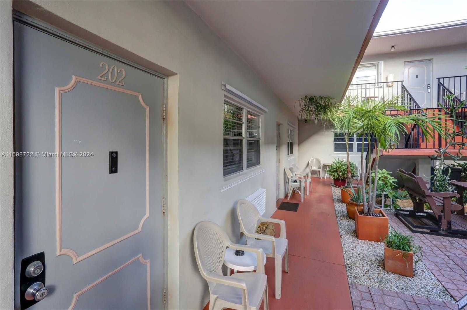 Small Image of 1770 PLUNKETT ST #201, Hollywood Number 7